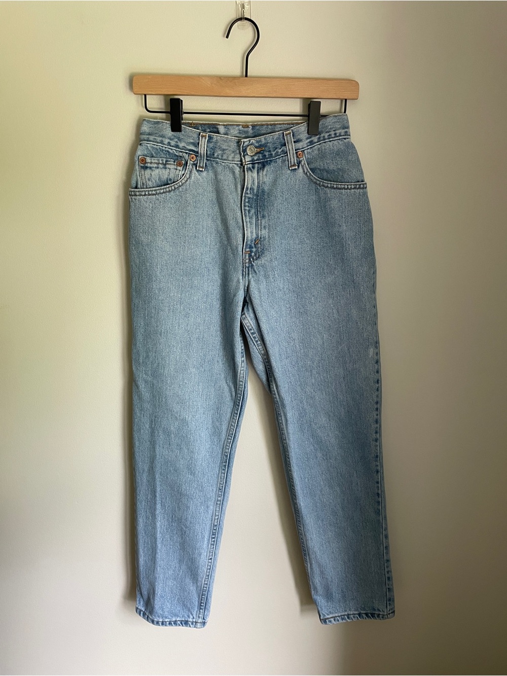 Vintage Levi’s 550 Relaxed Fit Tapered Leg Denim Jeans Women’s Size 6 / 27